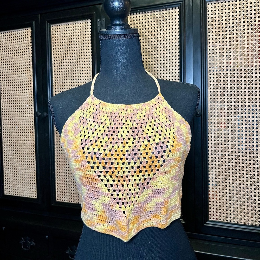 Le Chateau | Crochet Crop Top